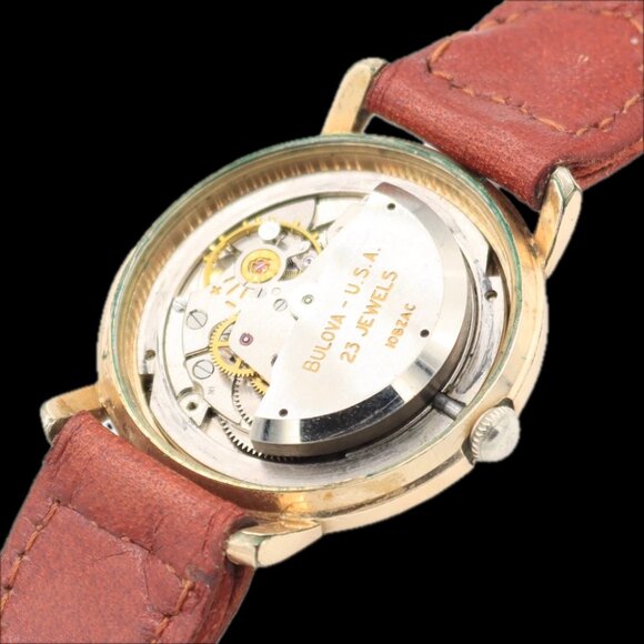 Vintage 33mm Bulova Textured Bezel Men\'s Automatic Wristwatch 10BZAC Running main image 9